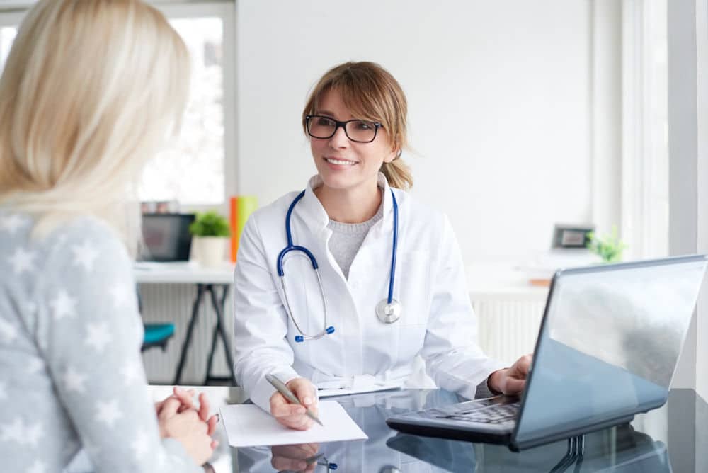 Doctor consults with patient about naltrexone use.