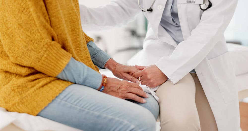 Woman advising younger woman about naltrexone.